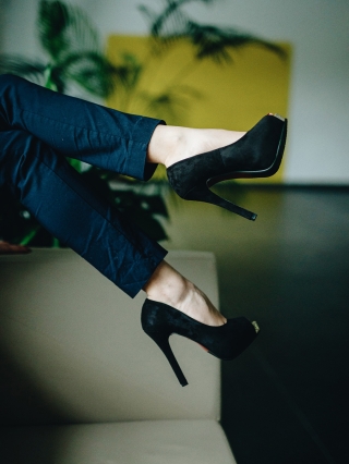 Női cipő, Rozaliya fekete, női magassarkú cipő, textil anyagból - Kalapod.hu