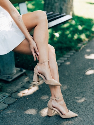 Hot Summer Sale - Kedvezmények Katalina bézs női magassarkú cipő textil anyagból Promóció