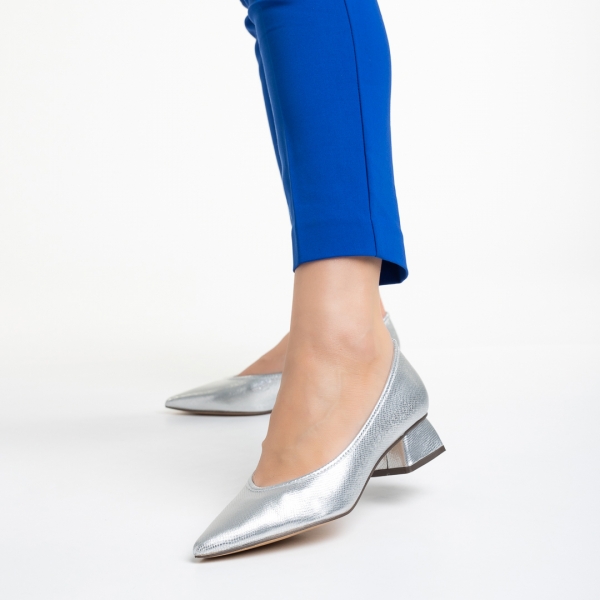 Ziva ezüst női cipő sarokkal, textil anyagból készült - Kalapod.hu