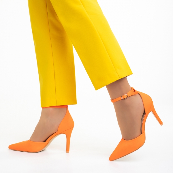 Florene narancssárga női cipő sarokkal, textil anyagból készült - Kalapod.hu