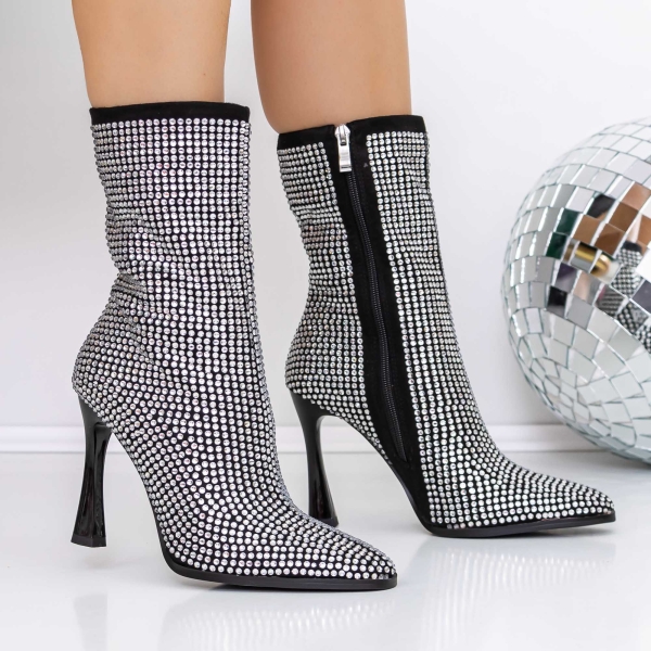 Vékony sarkú bokacsizma Advora Fekete - Kalapod.hu