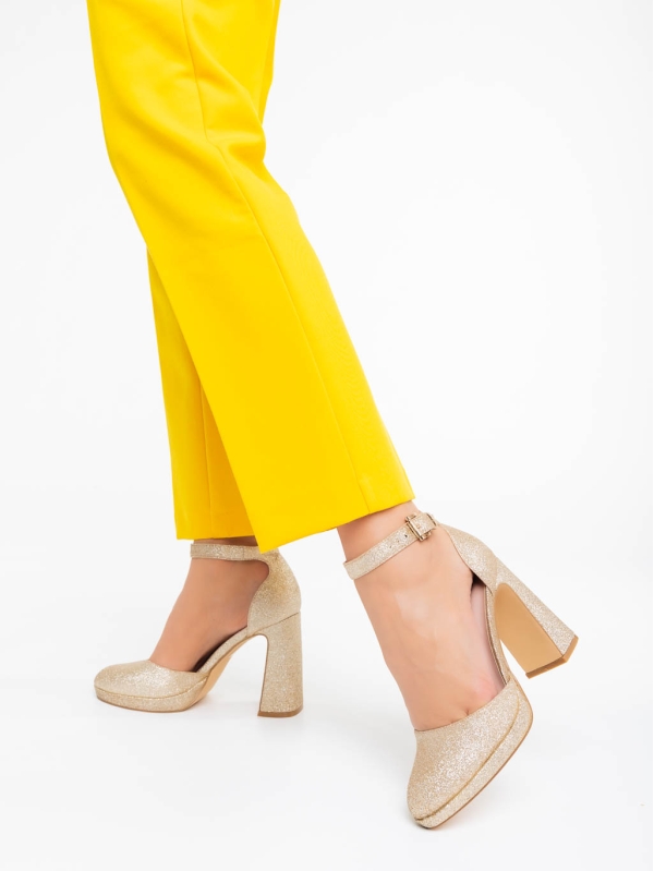 Sieanna aranyszínű női magassarkú cipő textil anyagból, 3 - Kalapod.hu
