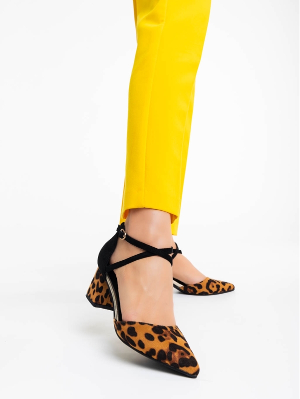 Sisley leopárd mintás női magassarkú cipő textil anyagból, 2 - Kalapod.hu