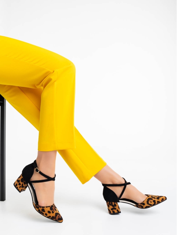 Sisley leopárd mintás női magassarkú cipő textil anyagból, 4 - Kalapod.hu