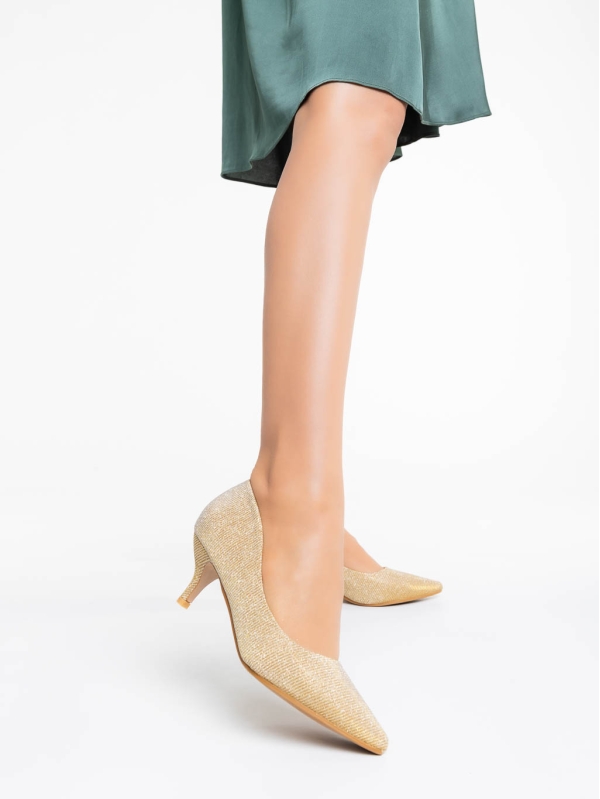 Desma aranyszínű női magassarkú cipő textil anyagból - Kalapod.hu