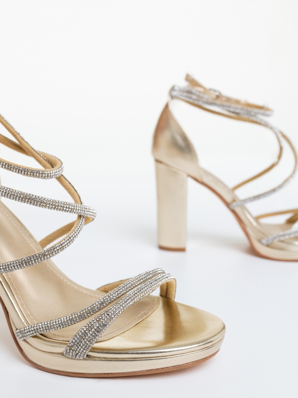 Vastag sarkú női szandál Meana Arany, 6 - Kalapod.hu