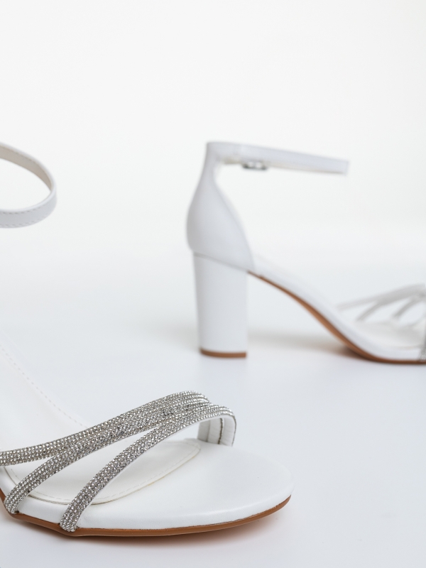 Vastag sarkú szandál Mariella Fehér, 6 - Kalapod.hu
