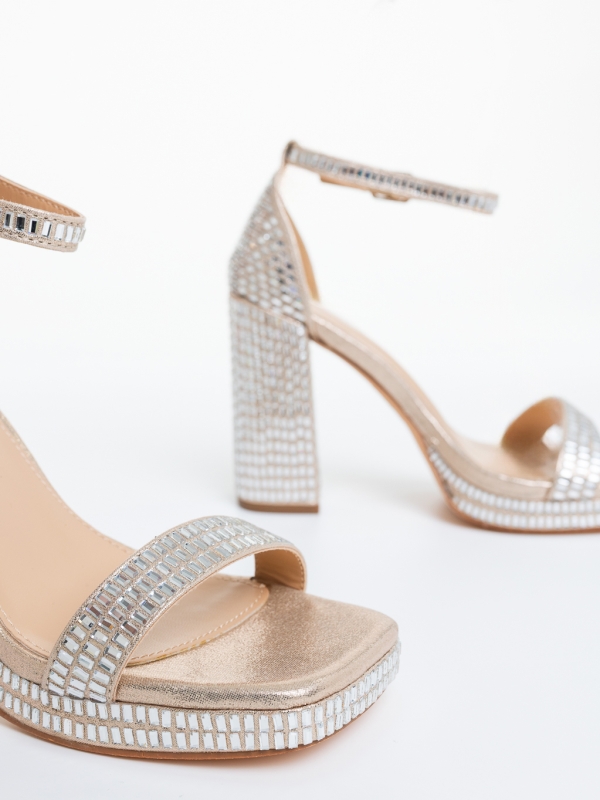 Vastag sarkú női szandál Emerva Arany, 6 - Kalapod.hu