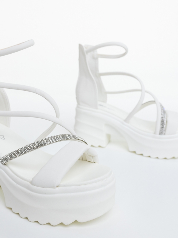 Női platform szandál Klara Fehér, 6 - Kalapod.hu