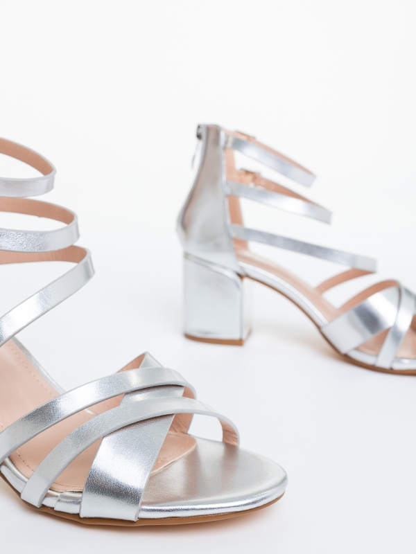 Vastag sarkú női szandál Goldy Ezüst, 6 - Kalapod.hu