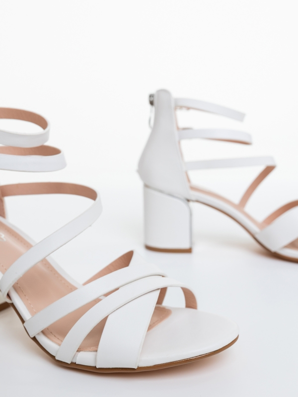 Vastag sarkú női szandál Goldy Fehér, 6 - Kalapod.hu