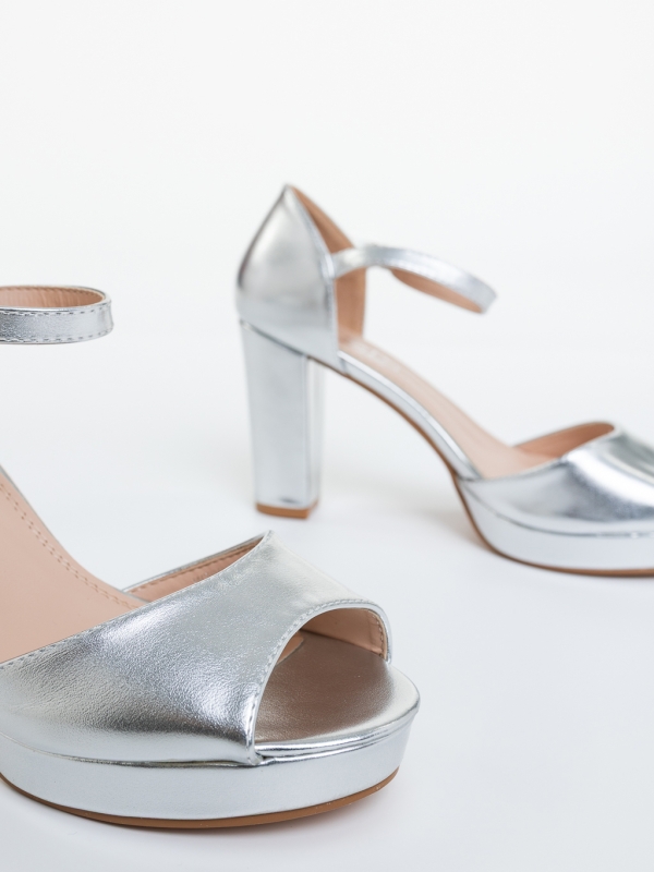 Vastag sarkú szandál Naraluz Ezüst, 6 - Kalapod.hu